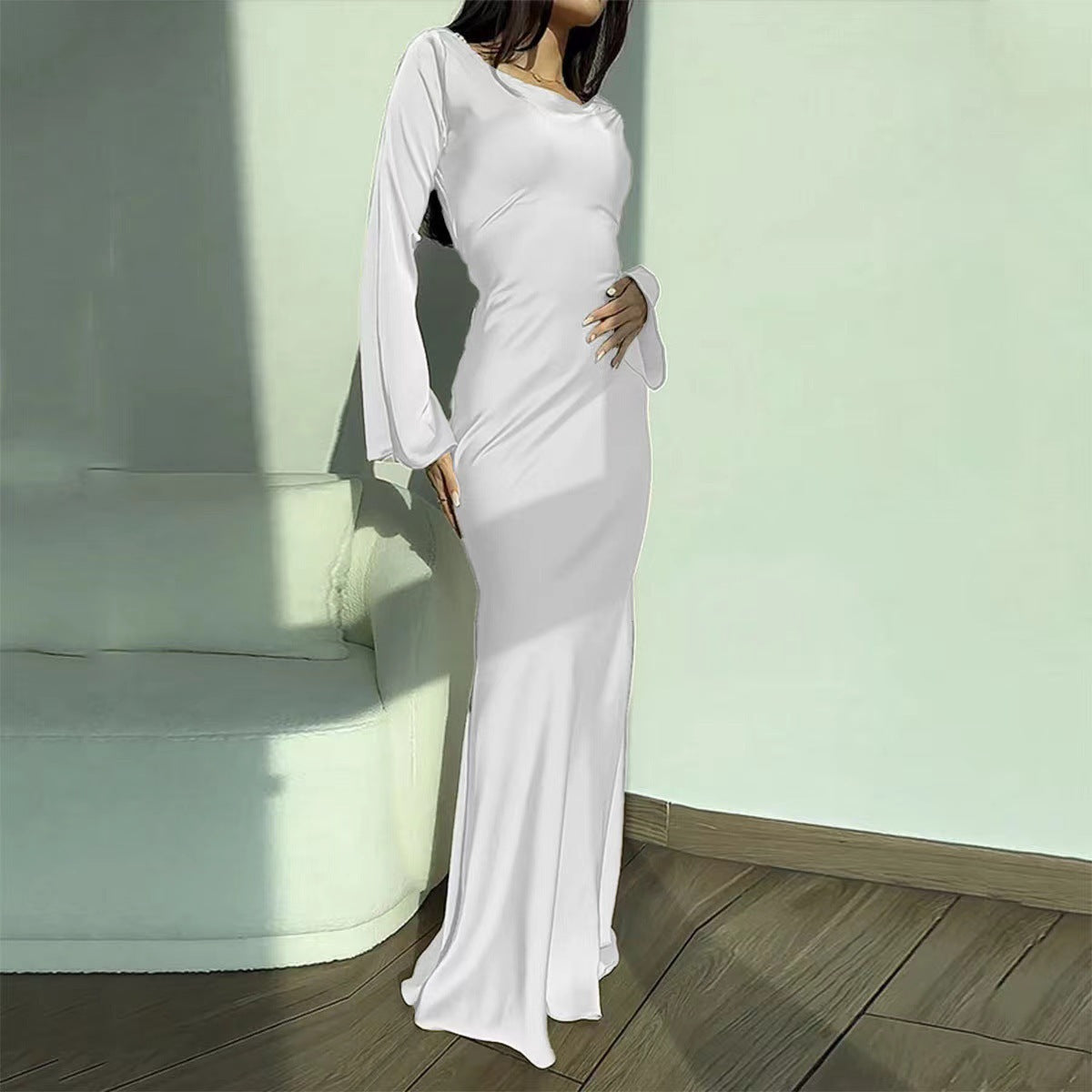Women's Round Neck Long Sleeved Waist Cinching Dress